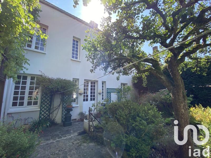 Maison - 246 m² - 9 pièces