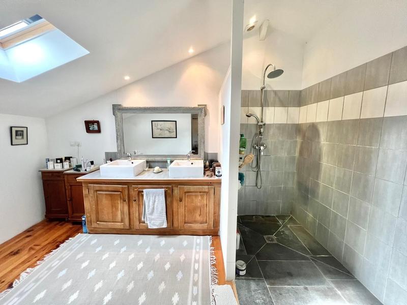 Maison - 335 m² - 8 pièces