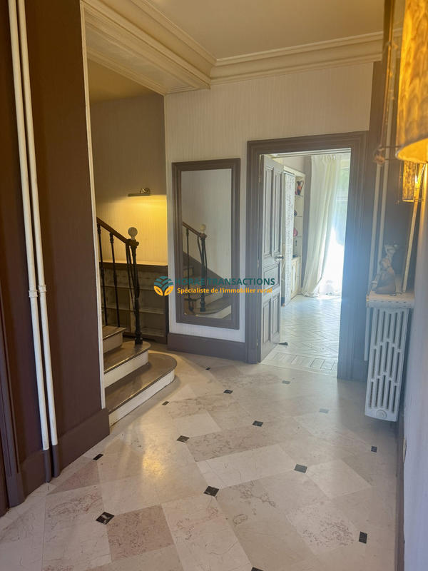 Maison - 468 m² - 10 pièces