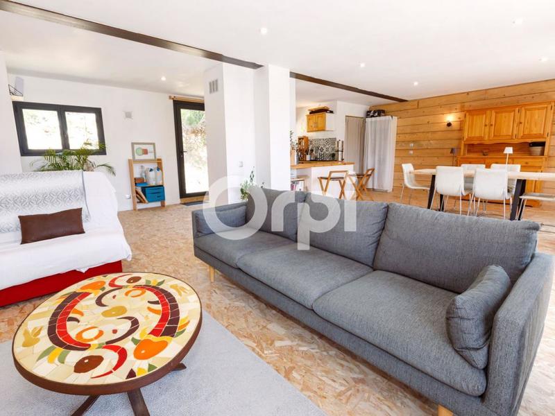 Maison - 250 m² - 6 pièces