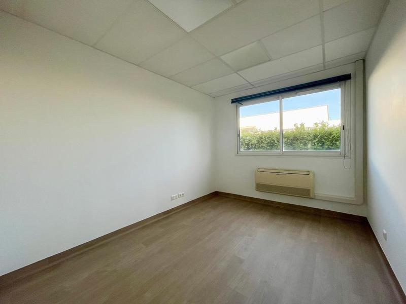 Bureau - 303 m²