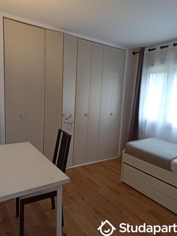 Chambre - 11 m² - 1 pièce