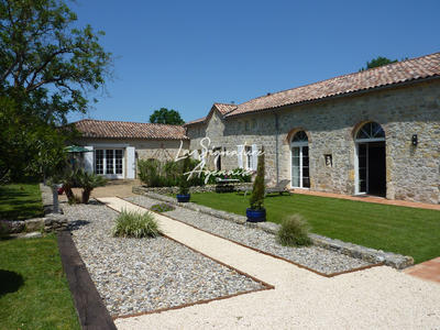 Maison - 475 m² - 12 pièces