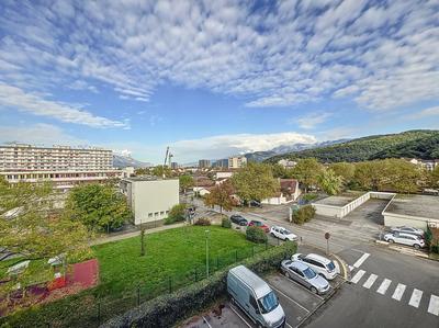 Appartement - 95 m² - 5 pièces