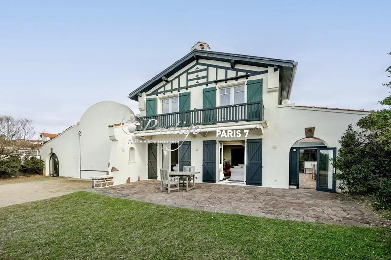 Maison - 200 m² - 7 pièces