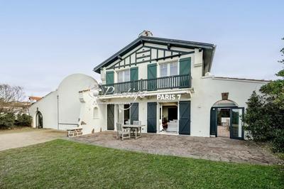 Maison - 200 m² - 7 pièces