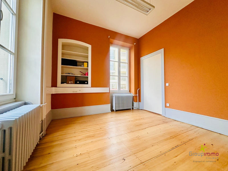 Local d'activités - 200 m² - 8 pièces