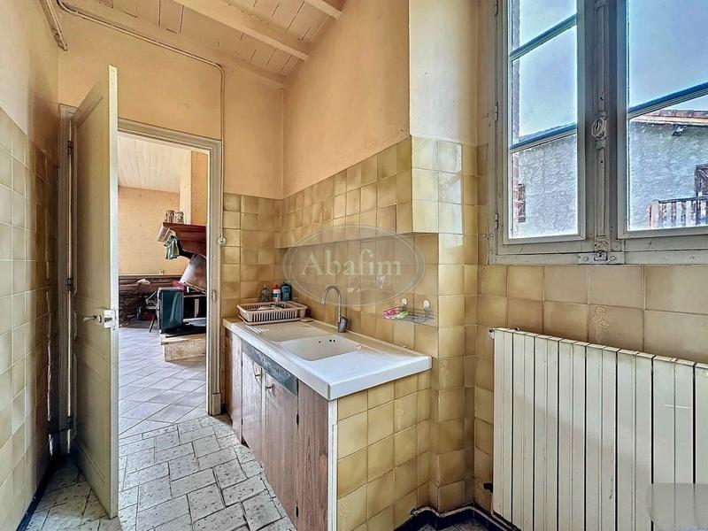 Maison - 300 m² - 12 pièces