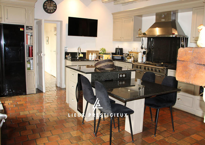 Demeure - 255 m² - 10 pièces