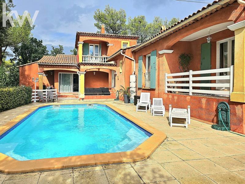 Villa - 218 m² - 7 pièces