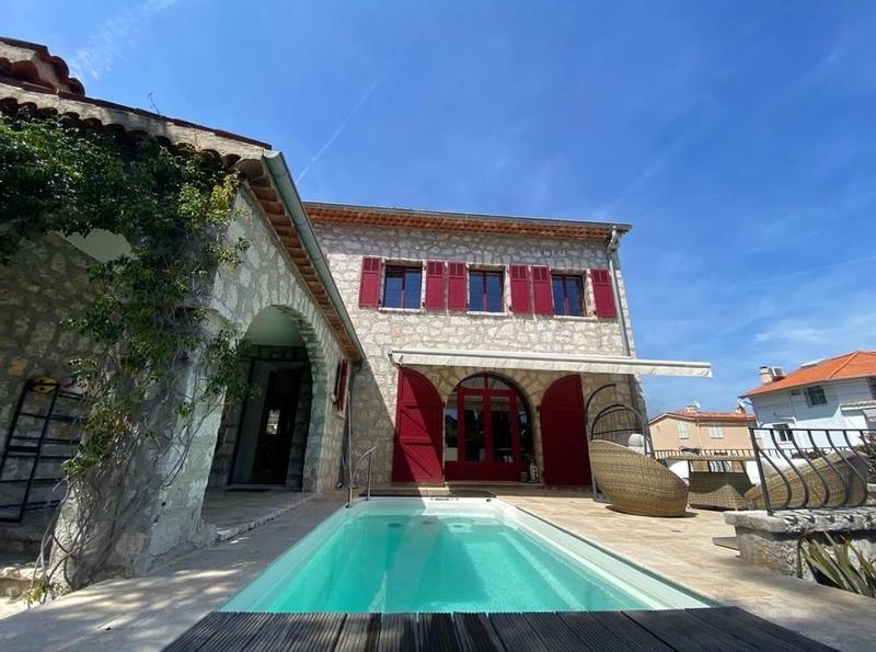 Villa - 313 m² - 8 pièces