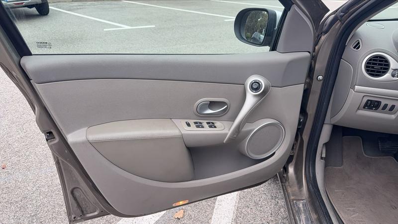 Renault Clio 1.6 110 Bva Initiale Paris