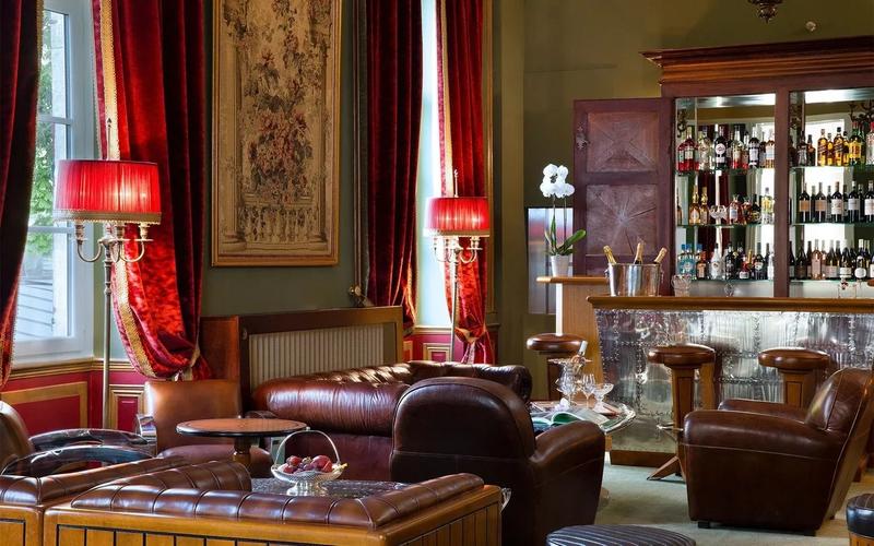 Château - 1 300 m² - 30 pièces