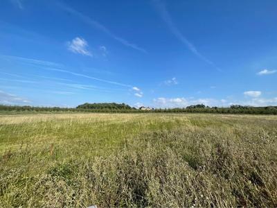 Terrain constructible - 1 800 m²