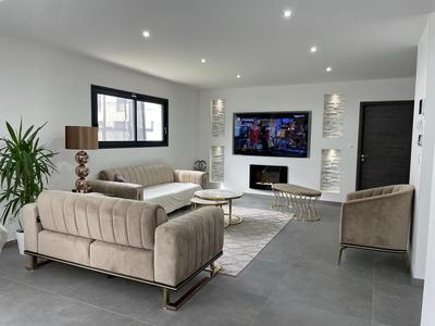 Maison traditionnelle - 152 m² - 7 pièces