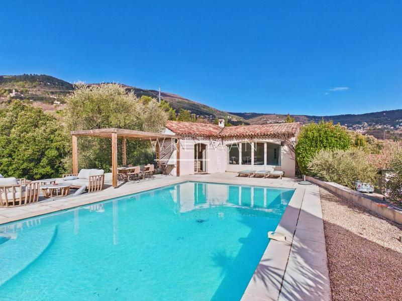 Villa - 240 m² - 7 pièces