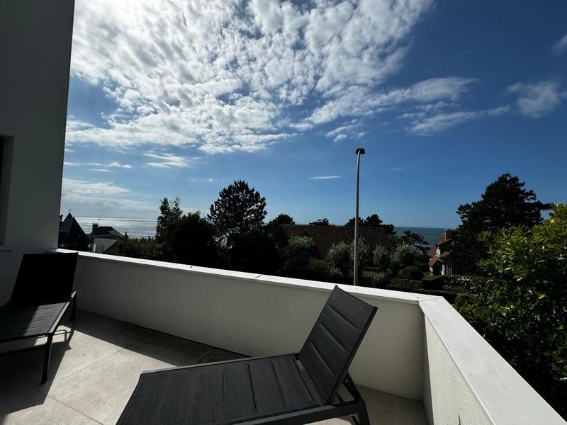 Maison contemporaine - 417 m² - 10 pièces