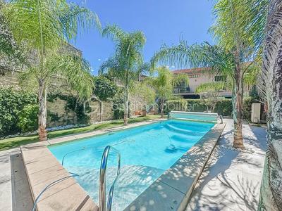 Propriété - 320 m² - 12 pièces