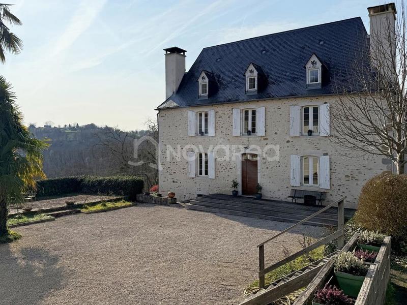 Propriété - 490 m² - 12 pièces