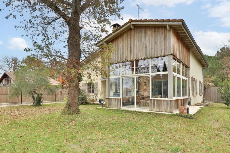 Maison - 204 m² - 6 pièces