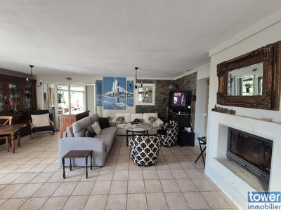 Maison - 180 m² - 7 pièces