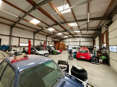 Fonds de commerce - 320 m²