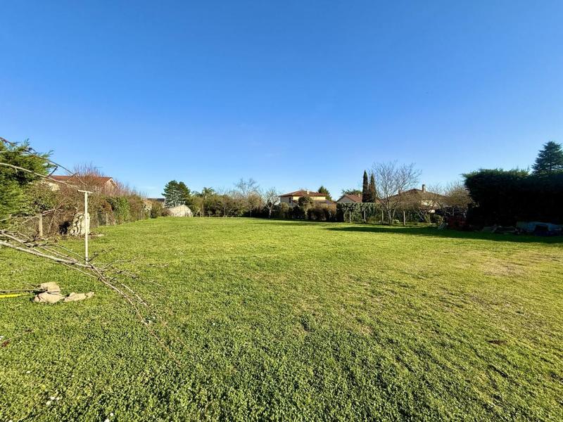 Terrain constructible - 909 m²