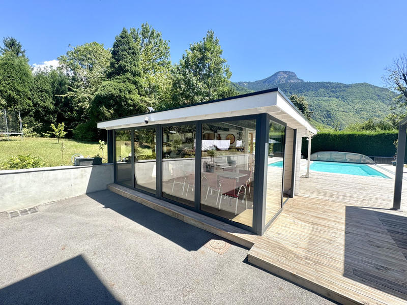 Propriété - 446 m² - 12 pièces