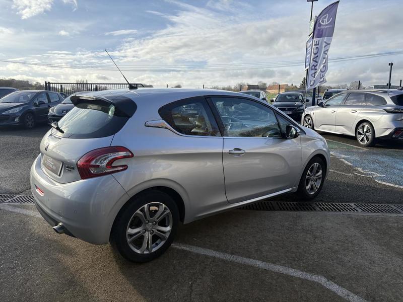 Peugeot 208 1.6l Hdi 90 Cv Allure - Kit Distribution Fait en 2025