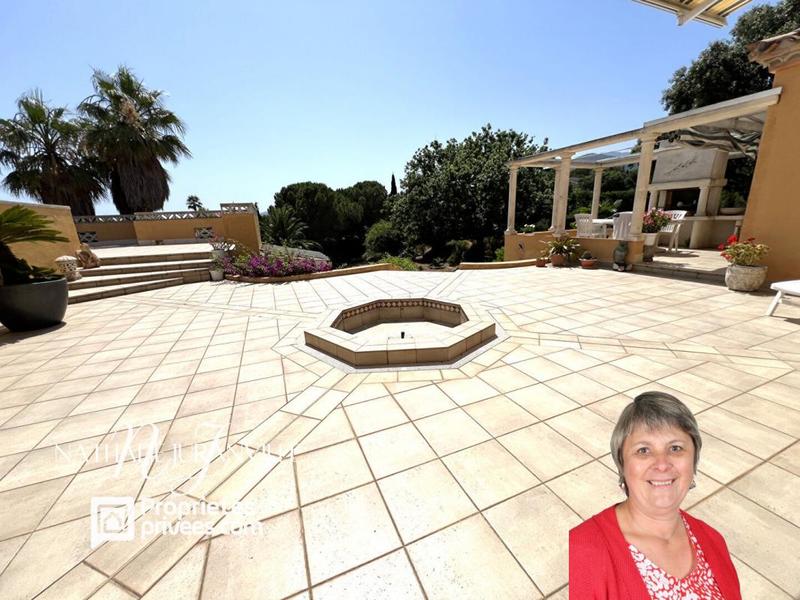 Demeure - 280 m² - 6 pièces