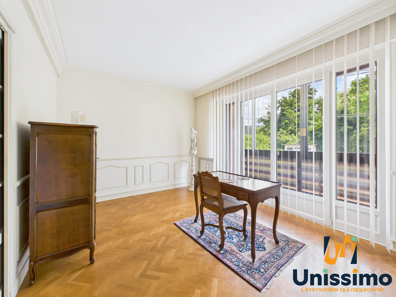 Maison - 295 m² - 11 pièces