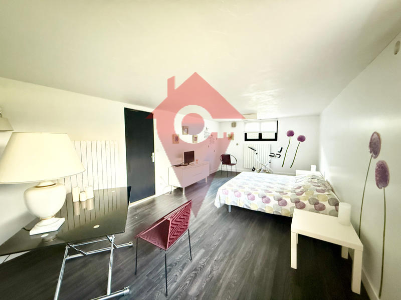 Maison - 204 m² - 9 pièces