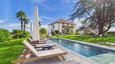 Maison - 410 m² - 11 pièces