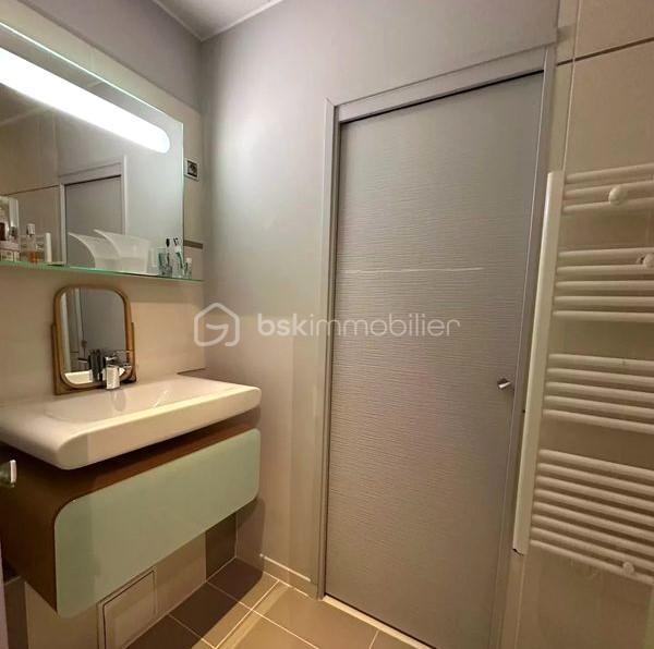 Maison - 239 m² - 8 pièces