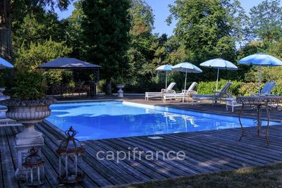 Demeure - 800 m² - 15 pièces