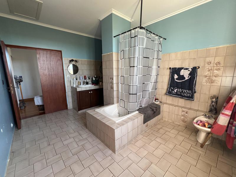 Maison - 256 m² - 7 pièces