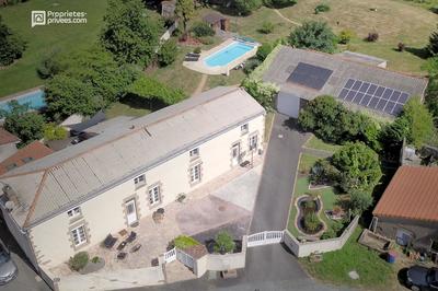 Maison - 232 m² - 7 pièces