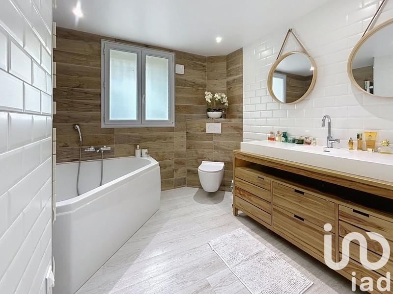 Maison - 193 m² - 7 pièces