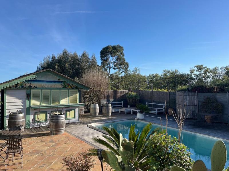 Villa - 280 m² - 6 pièces