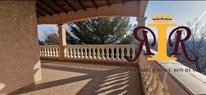 Maison - 163 m² - 8 pièces