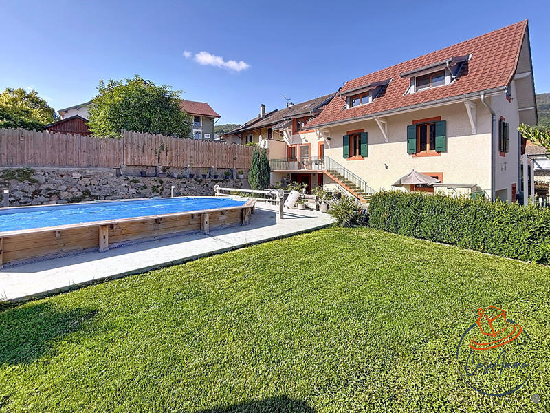 Maison - 240 m² - 7 pièces