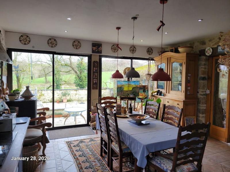 Propriété - 300 m² - 10 pièces