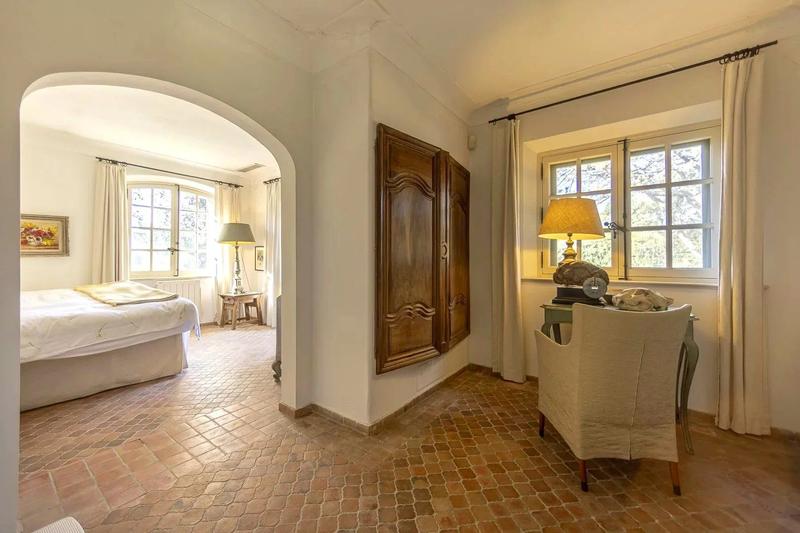 Maison - 252 m² - 7 pièces