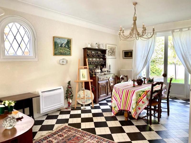 Maison - 239 m² - 8 pièces