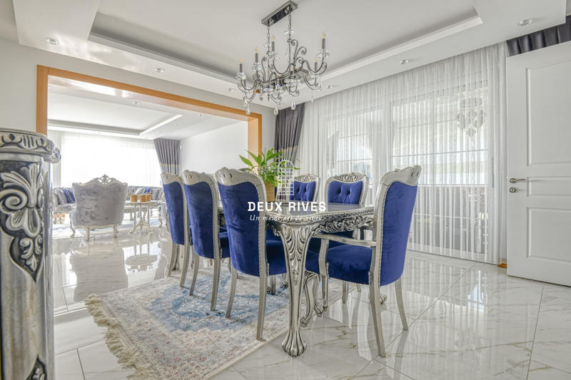 Maison - 550 m² - 7 pièces