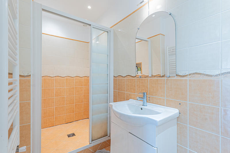 Maison - 205 m² - 9 pièces