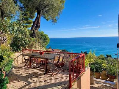 Maison jumelée - 94 m² - 5 pièces