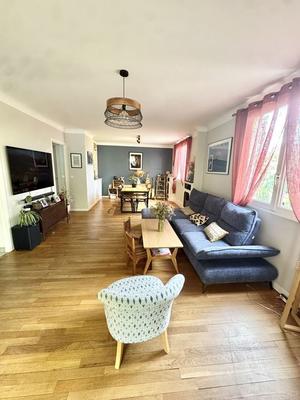 Maison traditionnelle - 137 m² - 6 pièces