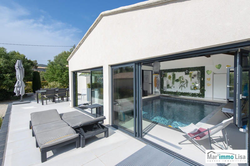 Villa - 256 m² - 6 pièces