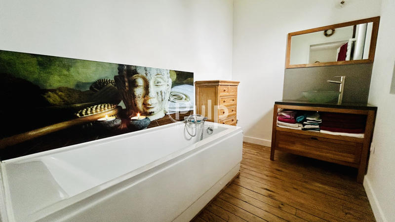 Demeure - 312 m² - 12 pièces